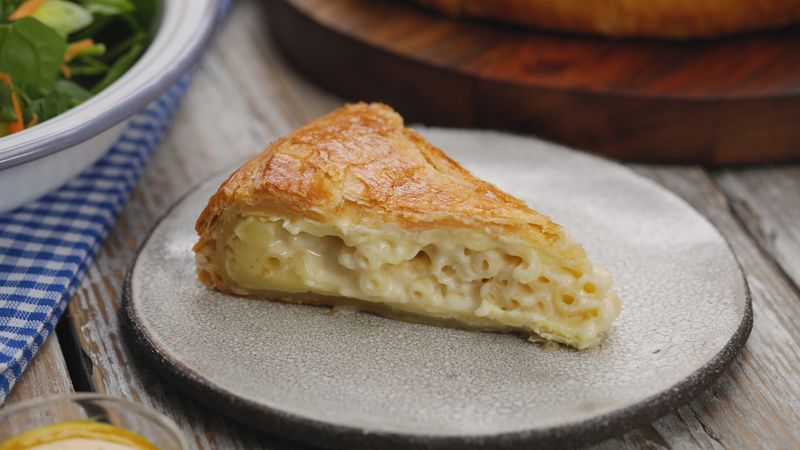 Truffle Mac And Cheese Pie