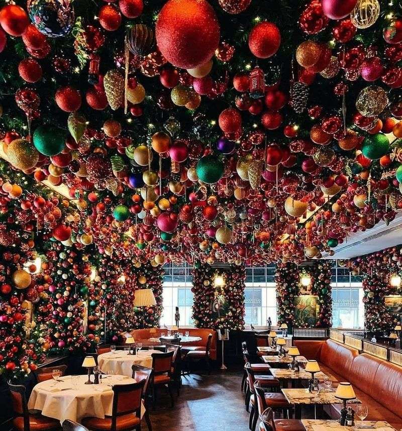 Spectacular Festive Interior Decoration