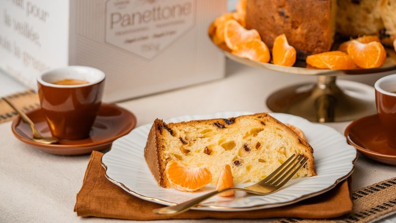 The Appeal Of A Shareable, Long-Lasting Christmas Bake