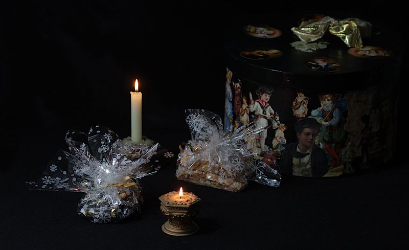 The Role Of Servants And Gift Boxes In Early Traditions