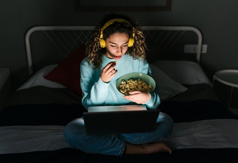 Late Night Snacking May Affect Your Weight Over Time