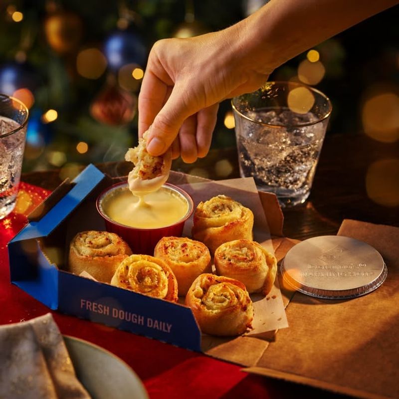 Returning: Hot & Cheesy Dip With Twisted Doughballs