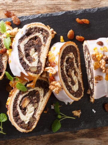 11 Christmas Cakes From Around The World