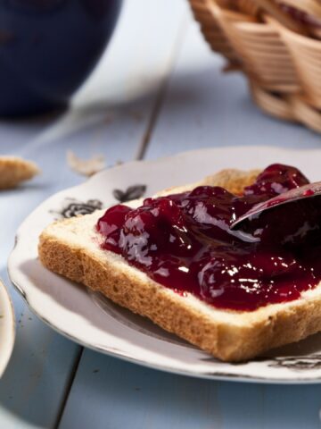 6 Breakfast Foods That Can Spike Blood Sugar And 6 That Help Keep It Steadier