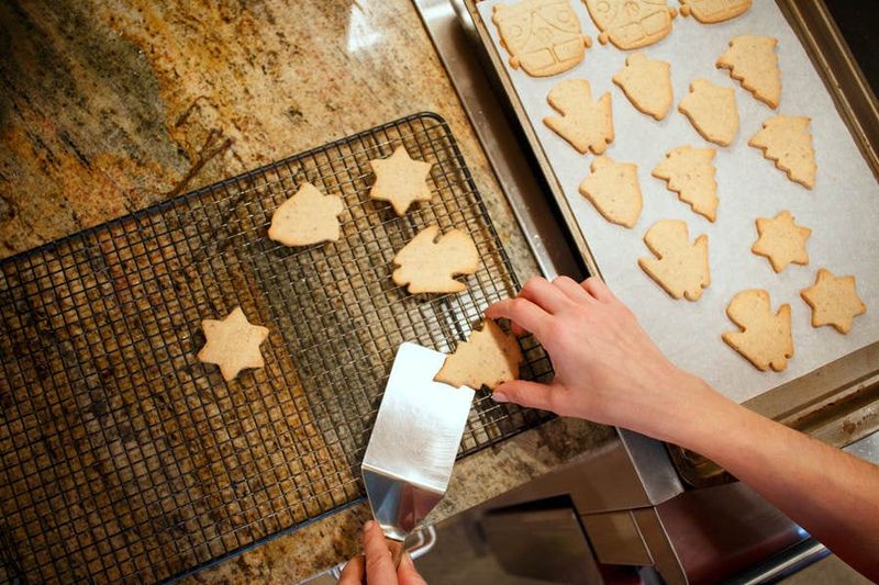 Baking Trays And Cooling Racks