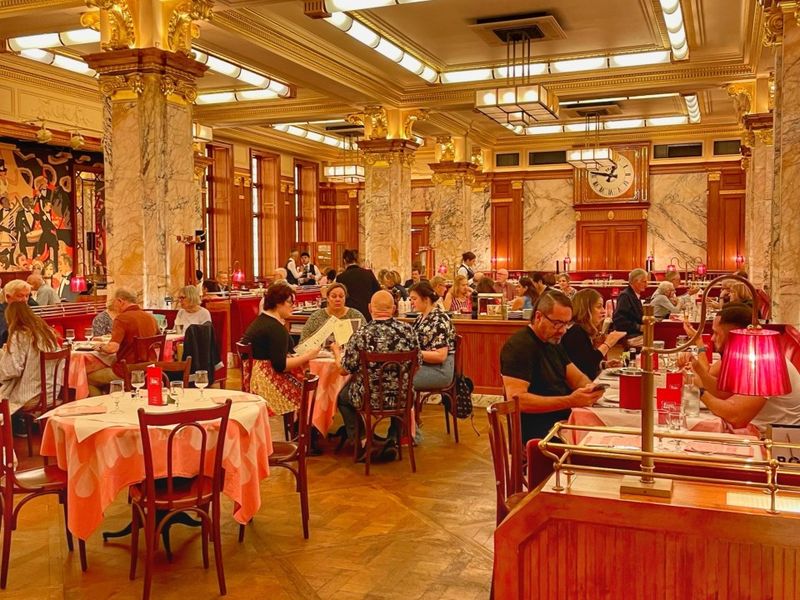 A Breathtaking Art Deco Setting