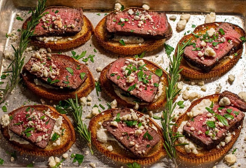 Cold Roast Beef Slices With Horseradish Cream