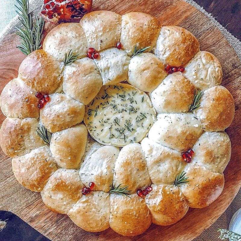 Baked Camembert With Bread