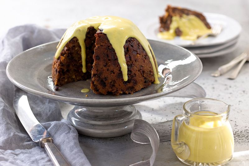 Steamed Christmas Pudding With Custard