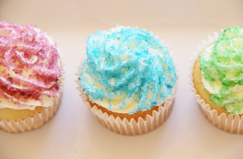 Midnight-Themed Cupcakes With Sparkle Toppers