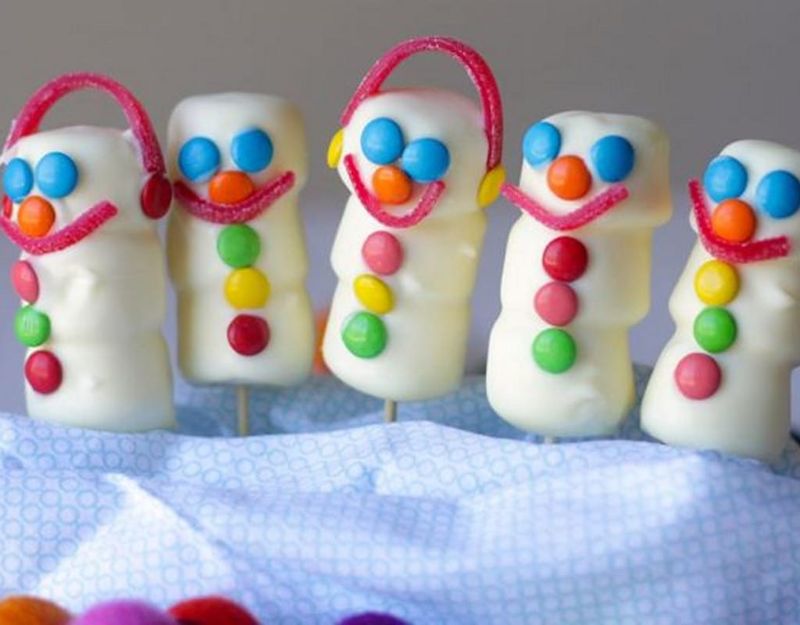 Marshmallow Snowmen Pops