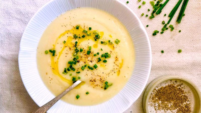Creamy Cauliflower And Leek Soup