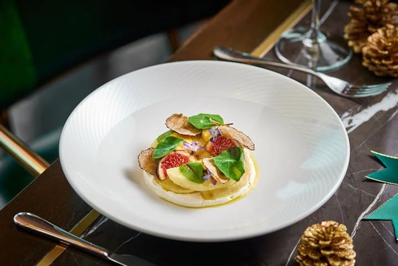 Signature Menus, Expertly Crafted Drinks And Festive Atmosphere