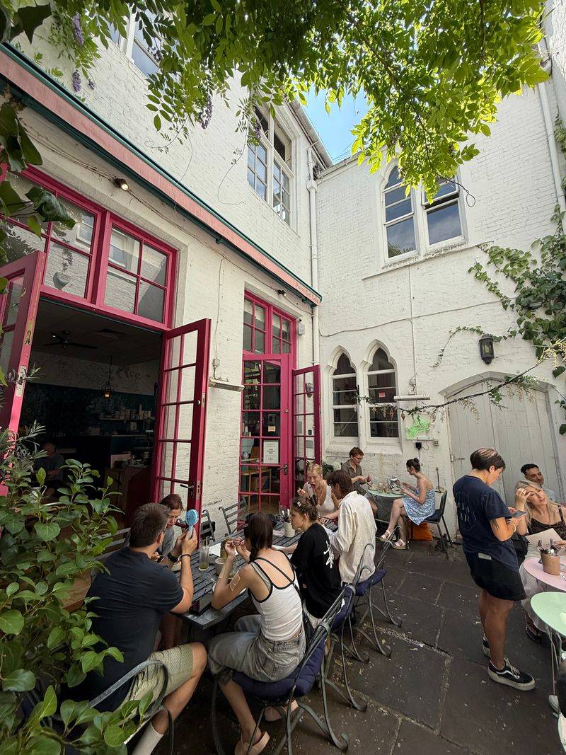A Notting Hill Café Inspired By Australian Brunch Culture