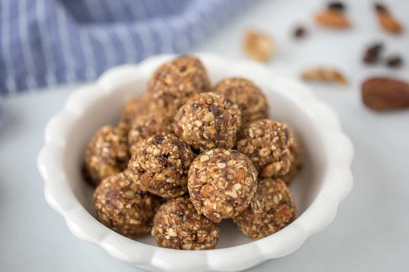 Oat And Date Energy Balls