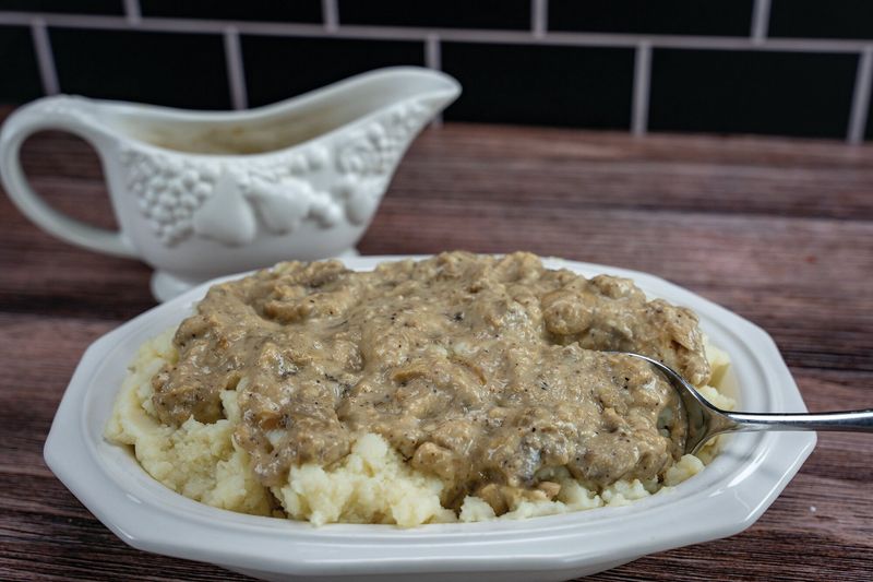 Mashed Potatoes With Gravy