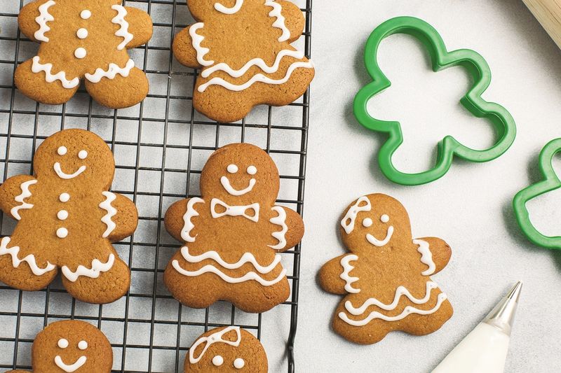 The 1990s Bring Simpler, Family-Friendly Bakes