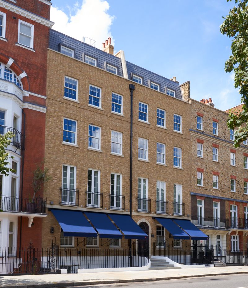 A Historic Chelsea Townhouse With A Distinctive Setting