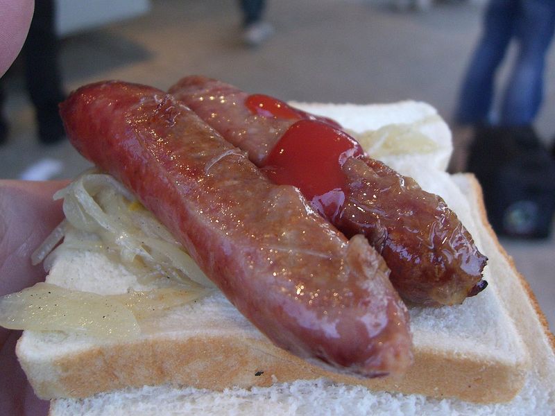 Sausage Sizzle (Bunnings Style)