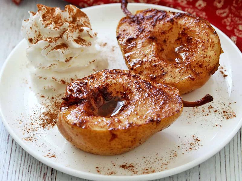 Baked Pear With Cinnamon