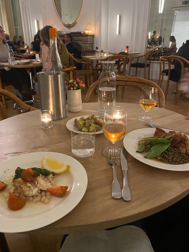 An Atmosphere Designed For Unhurried Meals