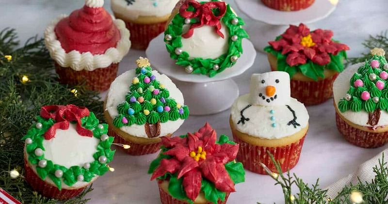 Mini Christmas Cupcakes