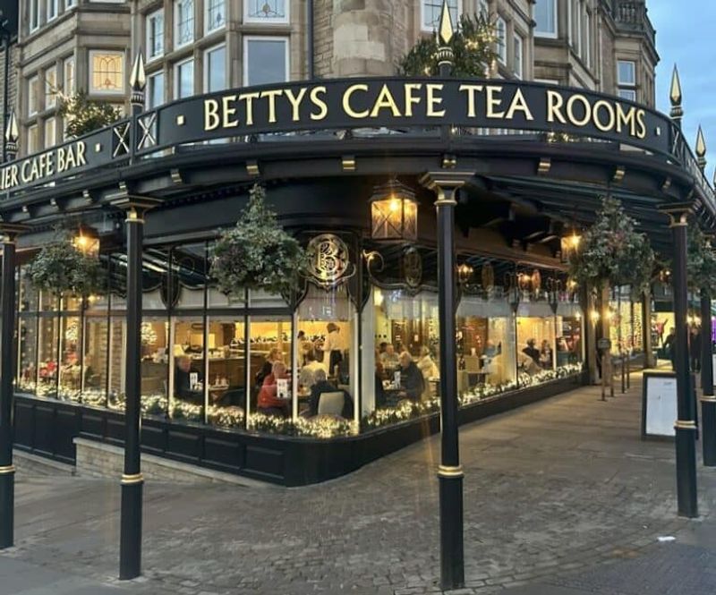 Bettys Café Tea Rooms (Harrogate)