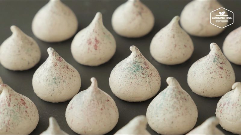 Meringue Kisses With Edible Glitter