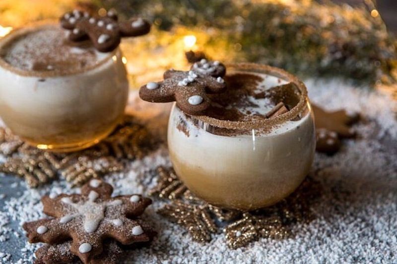 Gingerbread Hot Chocolate Mocktail