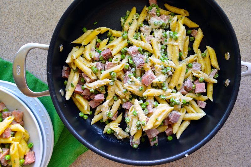 Combine Ham And Peas Into A Creamy Pasta Dish