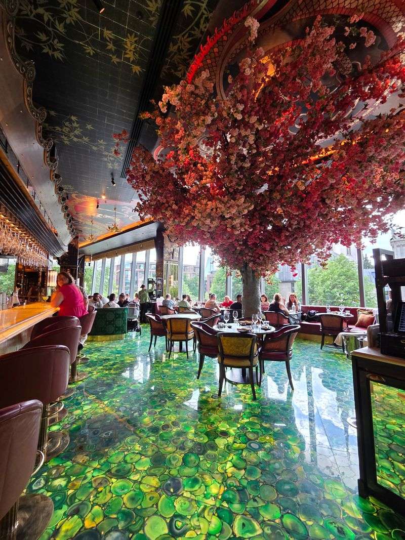 A Dining Experience As Dazzling As Its Décor
