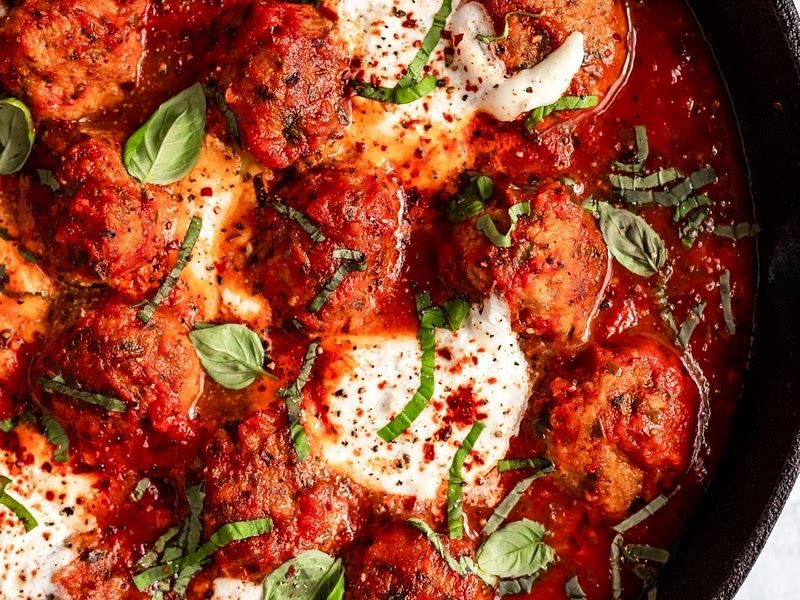 Turkey Meatballs With Tomato And Basil Sauce
