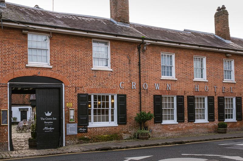 The Crown (Old Amersham, Buckinghamshire) Four Weddings And A Funeral – 1994