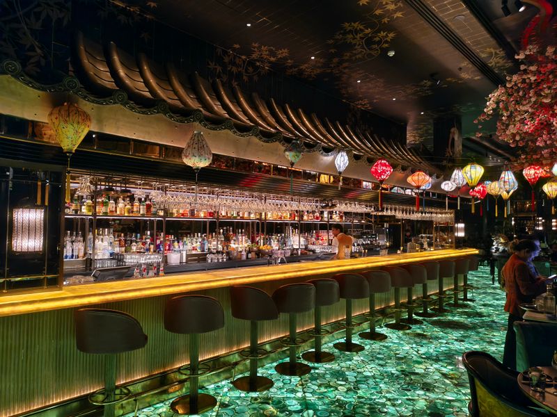 Emerald Interiors That Set The Scene For An Unforgettable Meal
