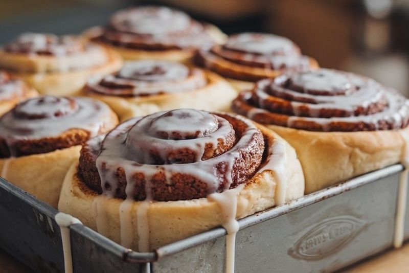 Cinnamon Rolls With Vanilla Glaze