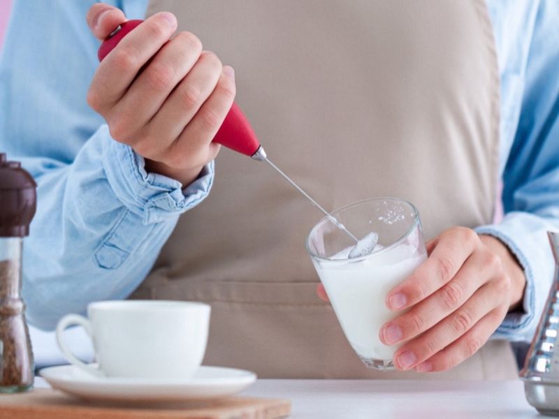 Master The Art Of Milk Frothing Without A Machine