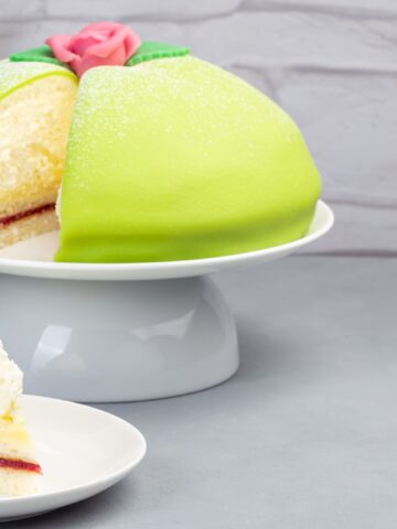 15 Swedish Desserts You'll Want To Try At Least Once