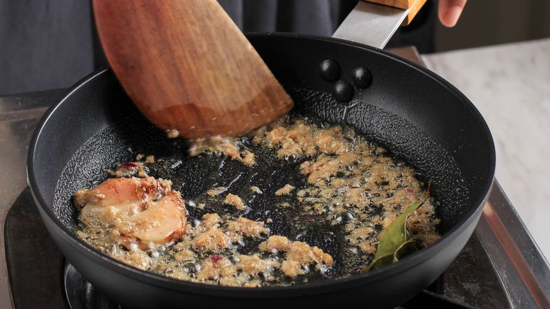 Burning Garlic By Cooking It Too Fast