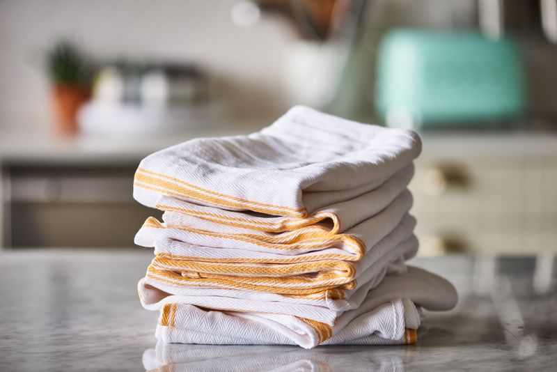 Keep Kitchen Cloths And Sponges Clean And Dry