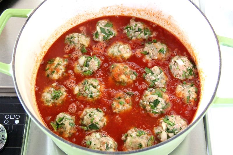 Turkey And Spinach Meatballs In Tomato Sauce