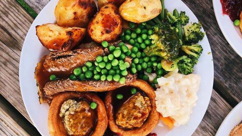 A Popular Spot Draws Attention For Its Low-Cost Set Menu