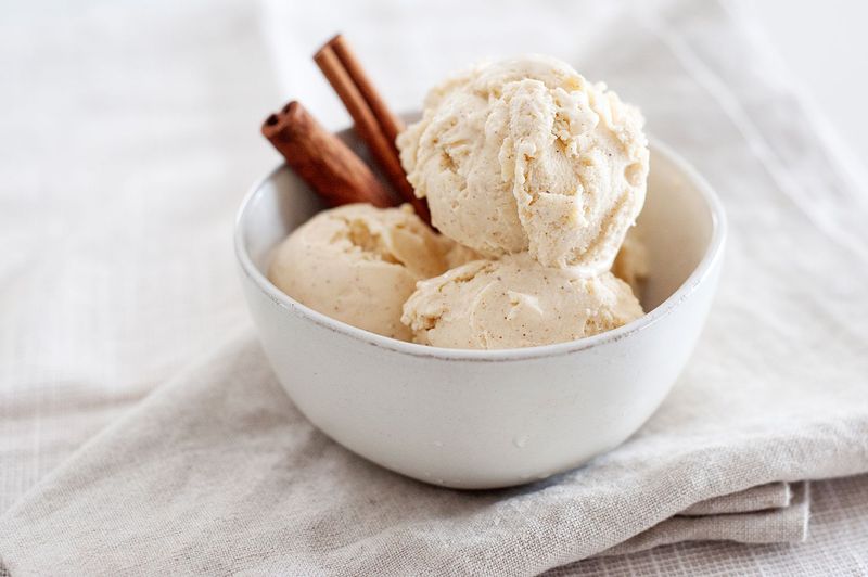Vanilla Ice Cream With Cinnamon