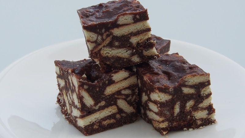 No-Bake Chocolate Fridge Cake With Crushed Biscuits