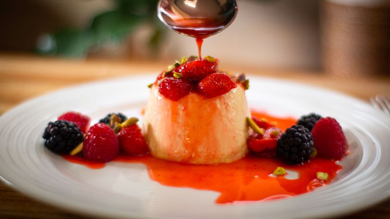 Vanilla Panna Cotta With Berry Compote