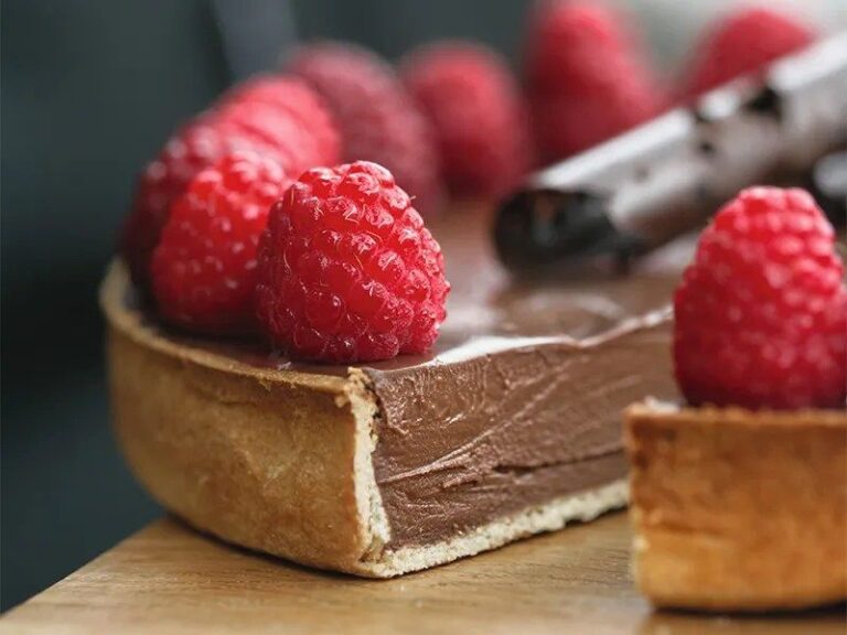 13 Chocolate Raspberry Desserts Everyone Loves