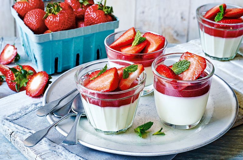 Vanilla Panna Cotta With Fruit