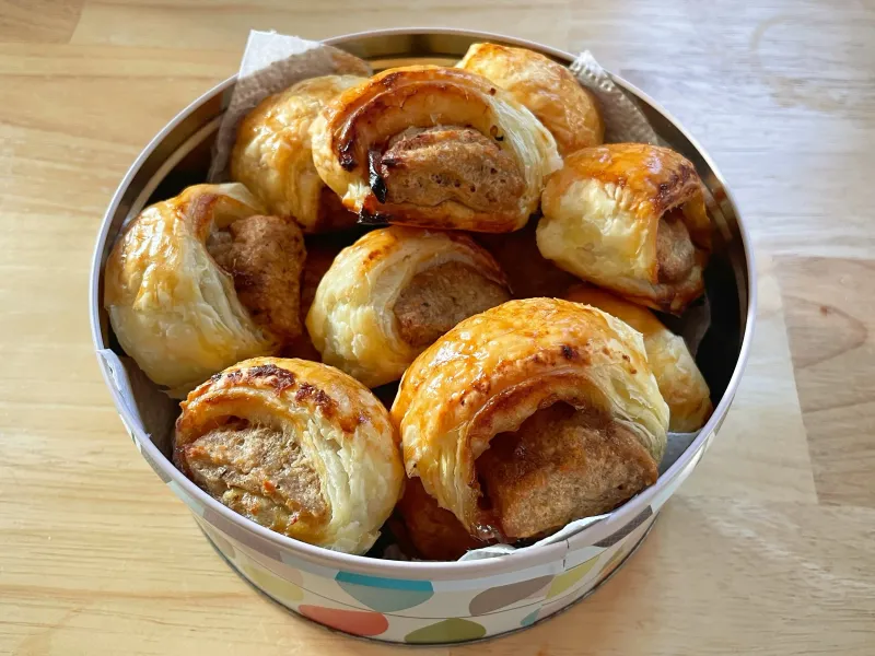 Sausage Rolls With Chutney