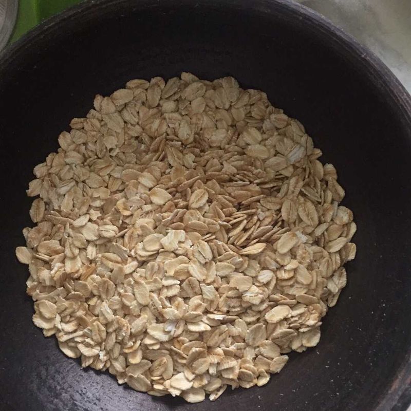 Oats – Around 25g