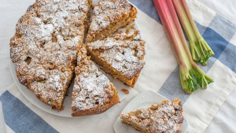Rhubarb Crumble Cake