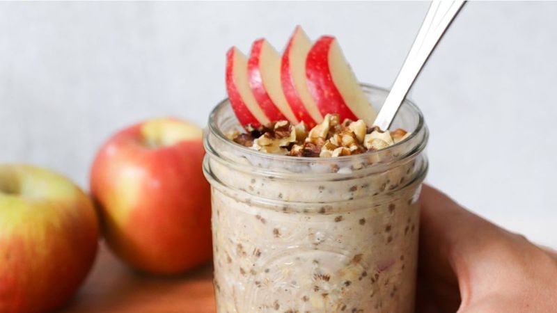Overnight Oats With Chia Seeds And Apple